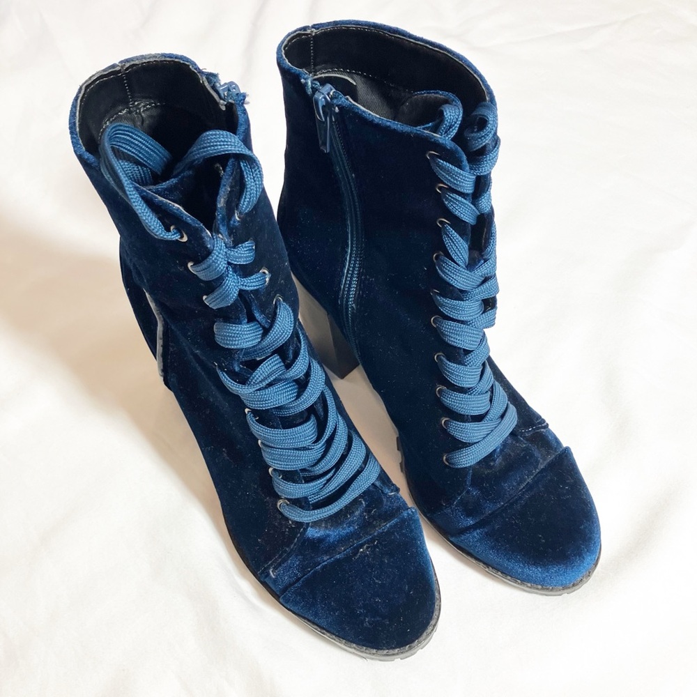 🔥Steve Madden Ambrose blue velvet lace up booties Sz8.5 - Picture 2 of 11